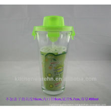 glass drinking cup with plastic lid and straws